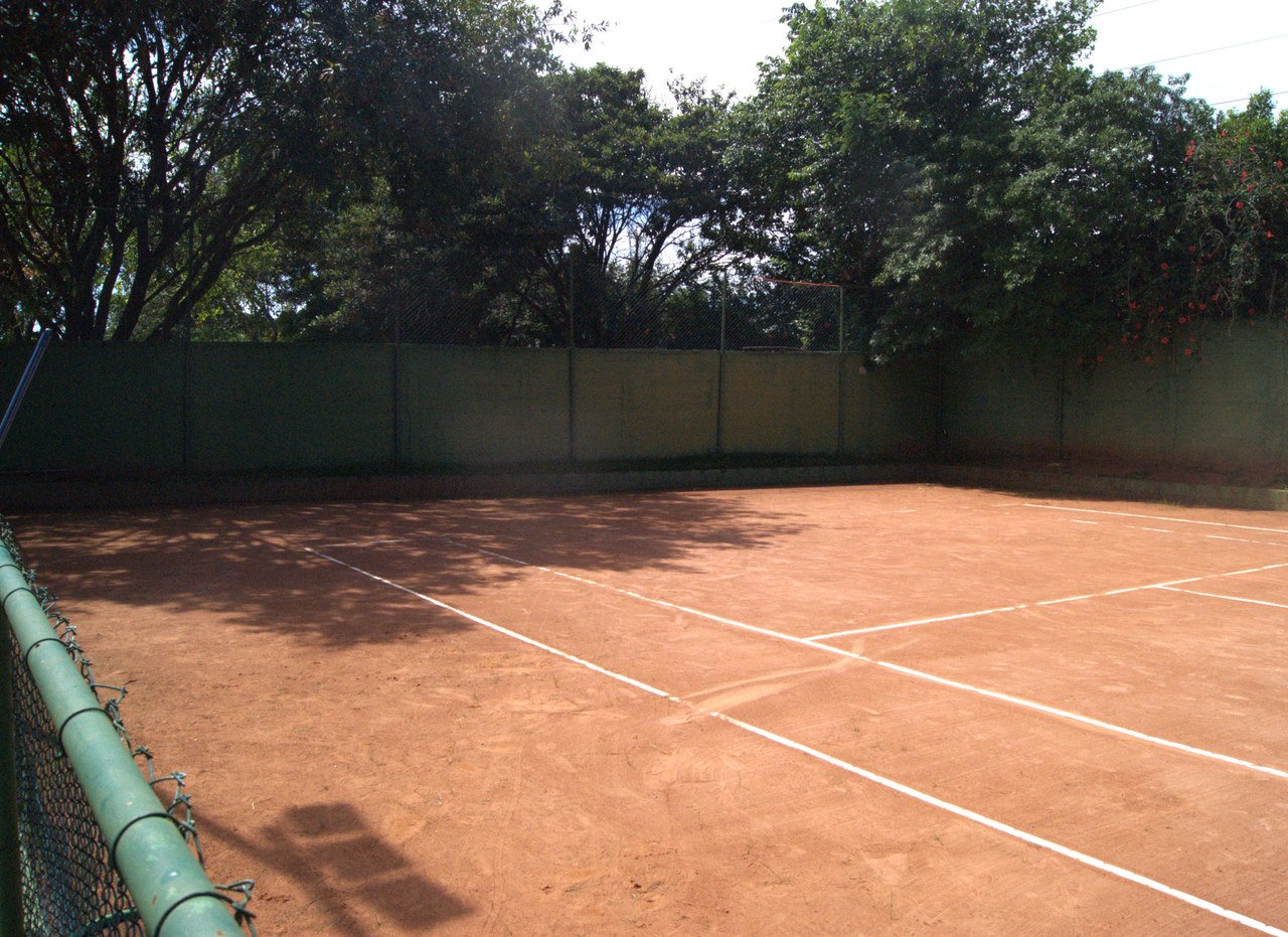 Quadra de tênis do Espaço Kivile